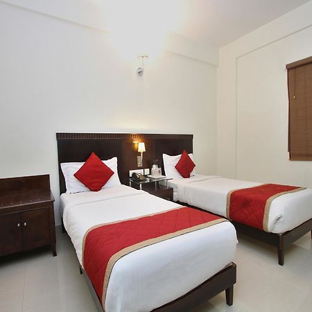 Oyo 435 Hotel Amshi International Bangalore Exterior photo
