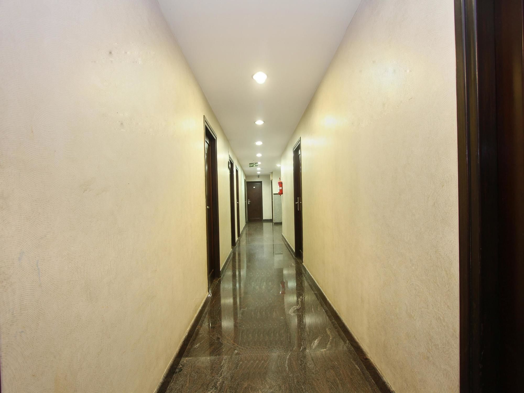 Oyo 435 Hotel Amshi International Bangalore Exterior photo