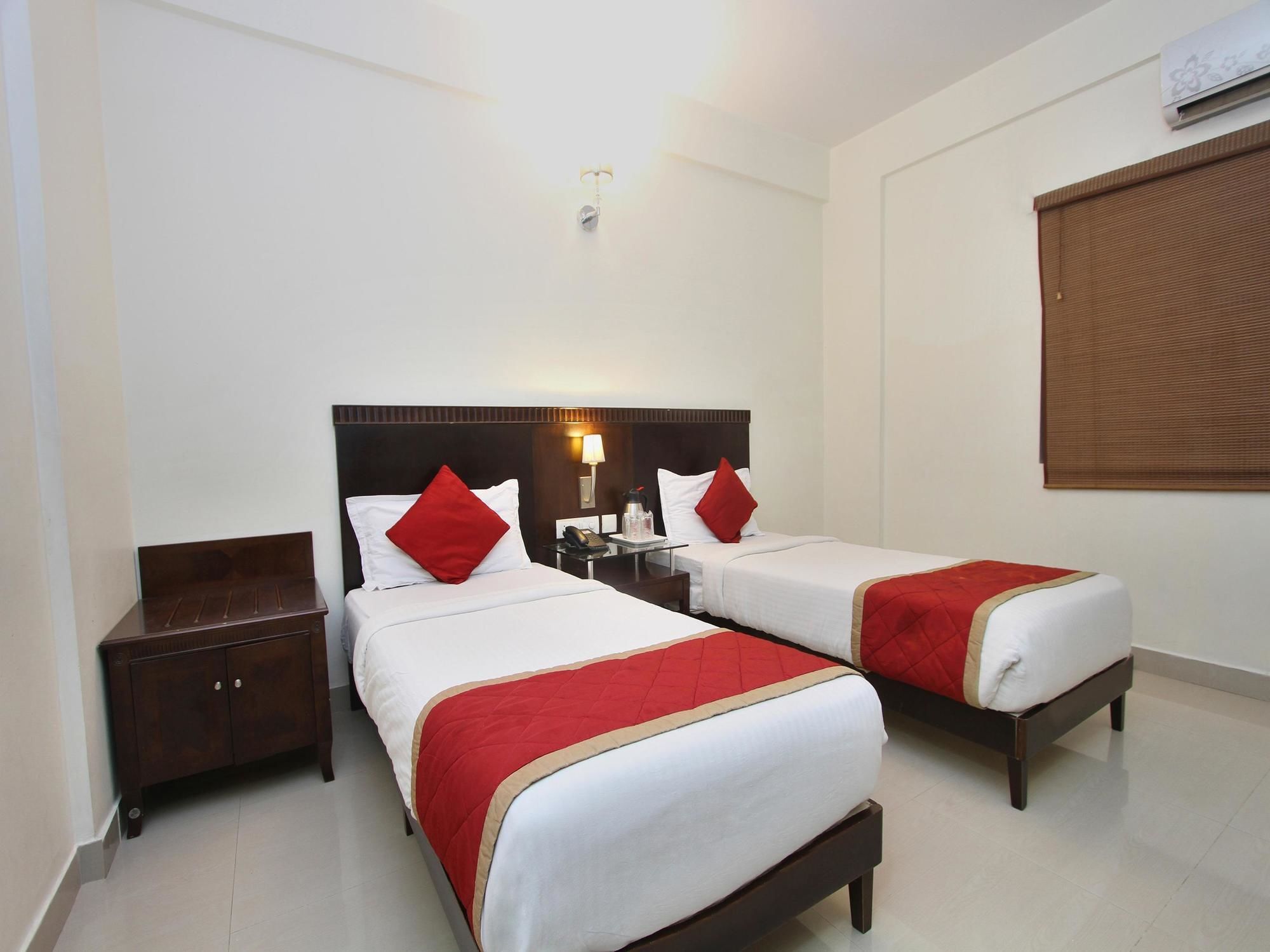 Oyo 435 Hotel Amshi International Bangalore Exterior photo