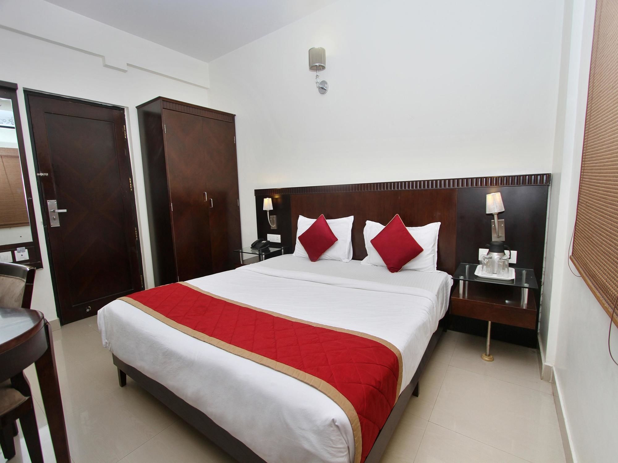 Oyo 435 Hotel Amshi International Bangalore Exterior photo