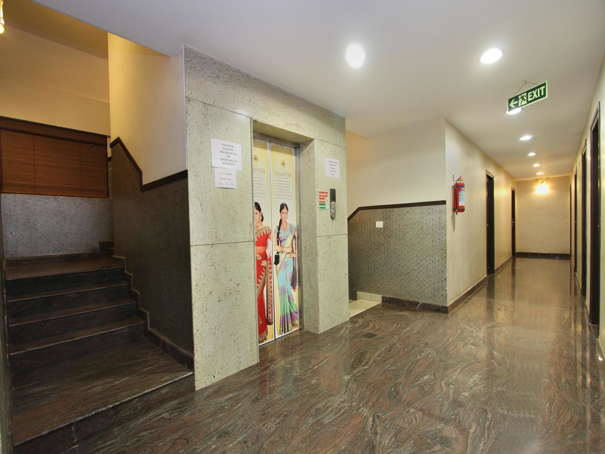 Oyo 435 Hotel Amshi International Bangalore Exterior photo