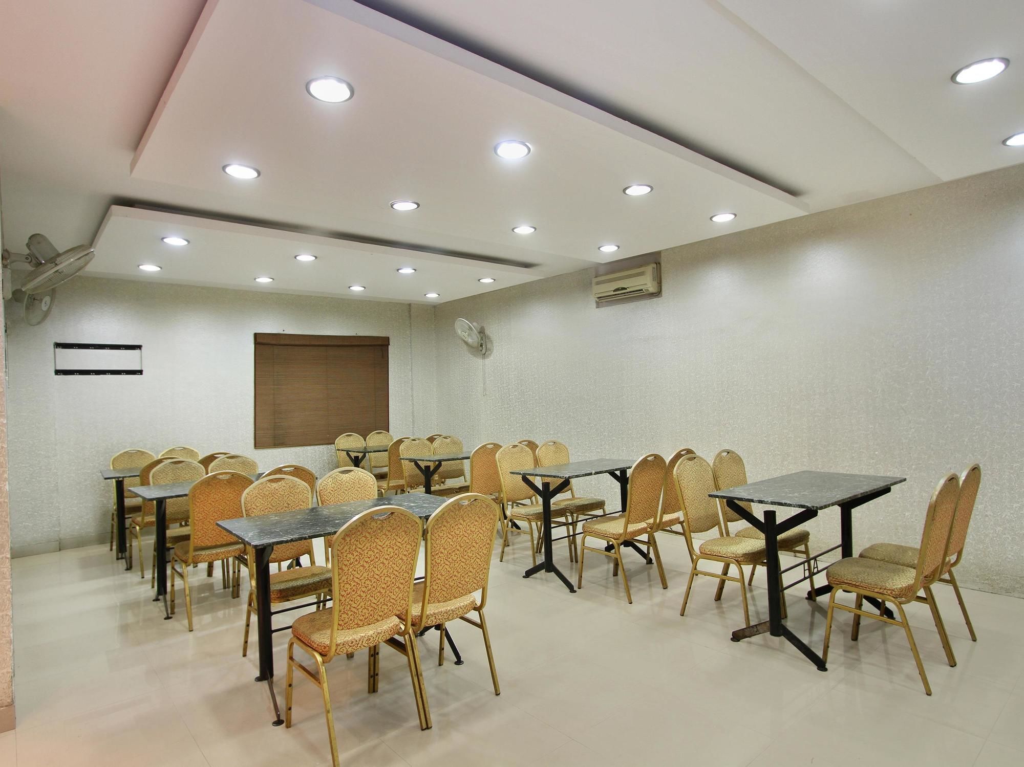 Oyo 435 Hotel Amshi International Bangalore Exterior photo